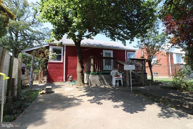 Building Photo - 817 Chillum Rd Rental