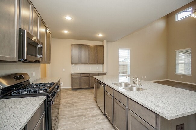 Building Photo - 5463 Grand View Dr