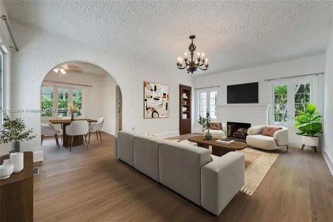 Photo - 633 Alcazar Ave