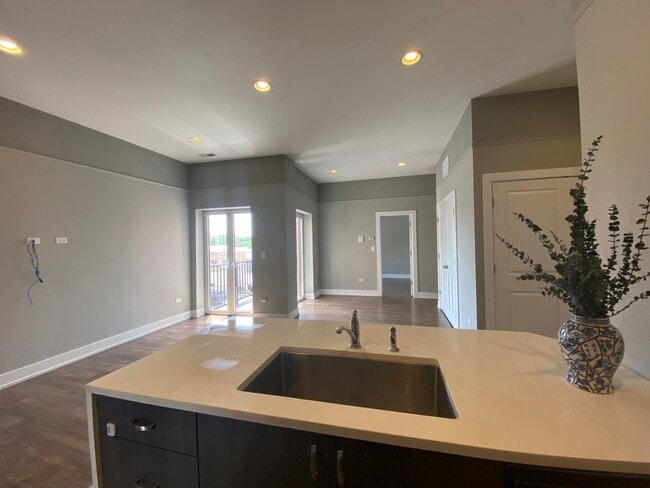 Photo - 5911 N Northwest Hwy Unit 205