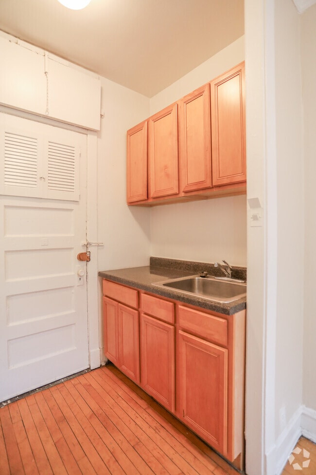 Building Photo - 1361 W Greenleaf Ave Unit #1A Rental