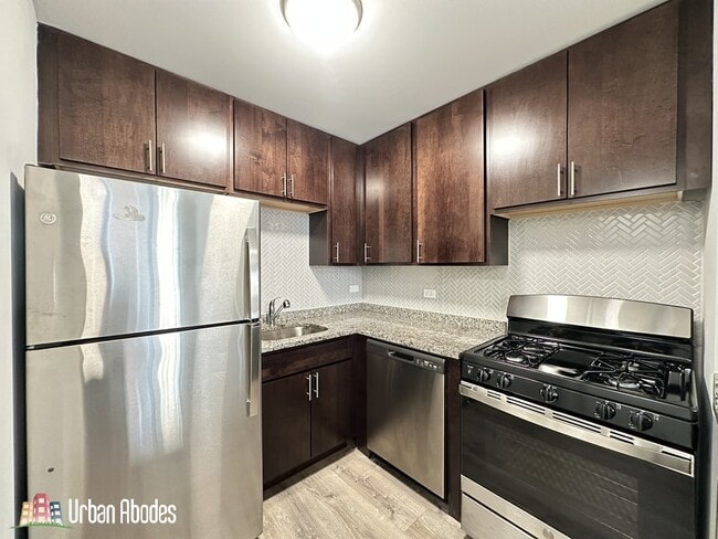 Photo - 528 W Surf St