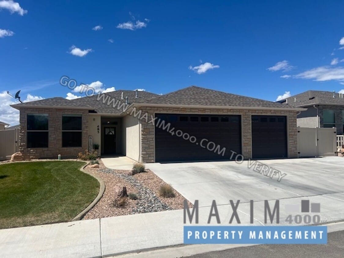 Photo - 685 ARRAN WAY - SPACIOUS 4BR HOME!