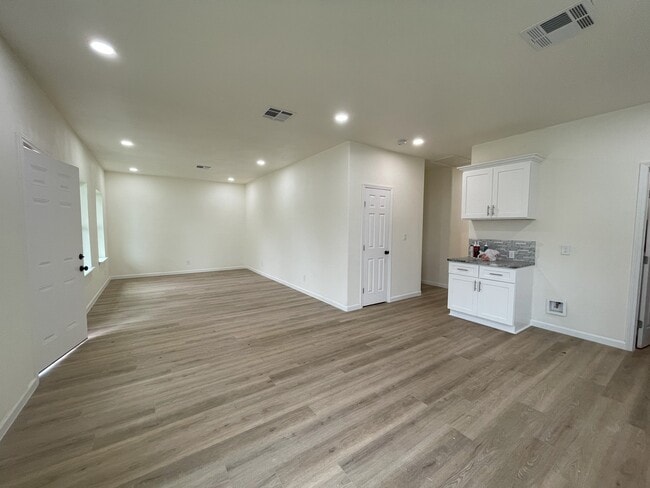 Photo - 610 Pecan Valley Dr