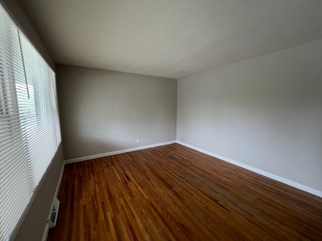 Photo - 837 Crawford St