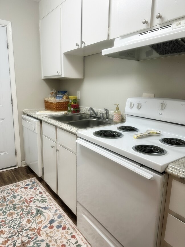 Photo - Foxwood Apartment Townhomes