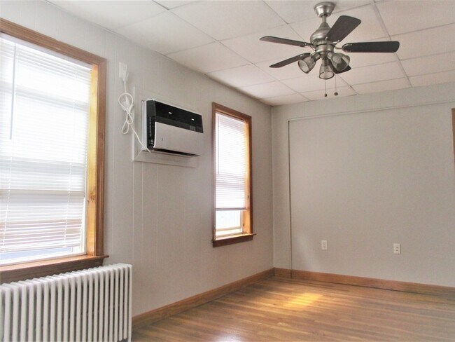 Building Photo - 55 Sydney St Unit 2