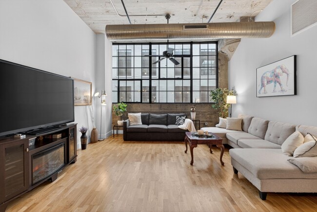 Building Photo - 4100 Forest Park Ave Unit 427