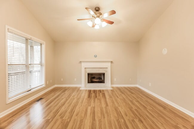 Photo - 110 Spring Glade Cir