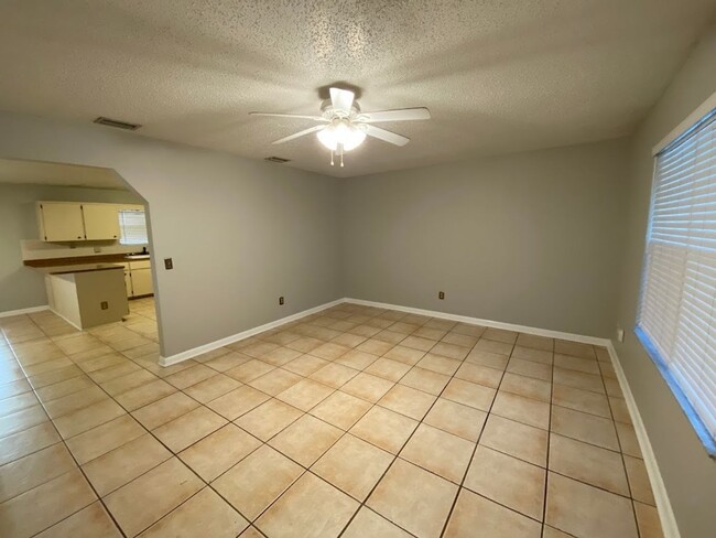 Photo - 3 Bedroom 2 Bath Home in Edgewater for RENT!