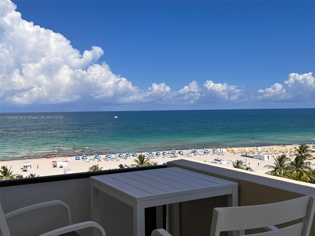 Photo - 1623 Collins Ave Unidad PH1012