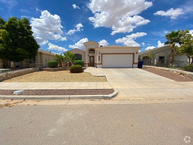 Building Photo - Sandstone Ranch Estates - 3 Bed Refrig A/C Rental