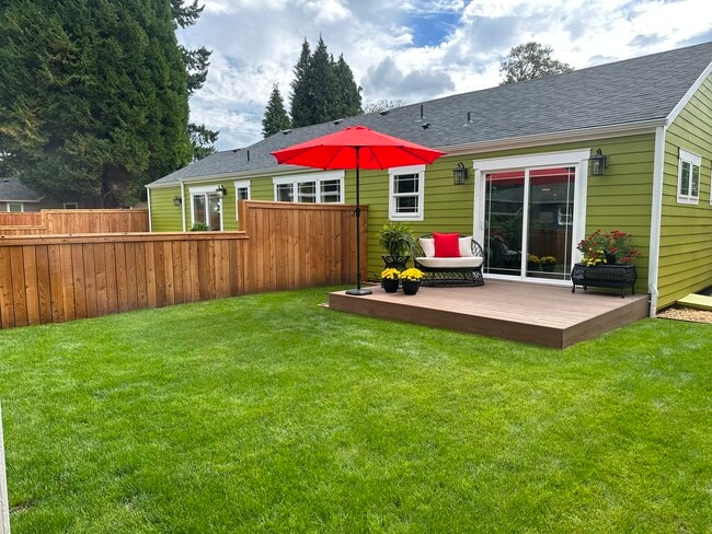 Building Photo - 4501 15th Ave SE Rental