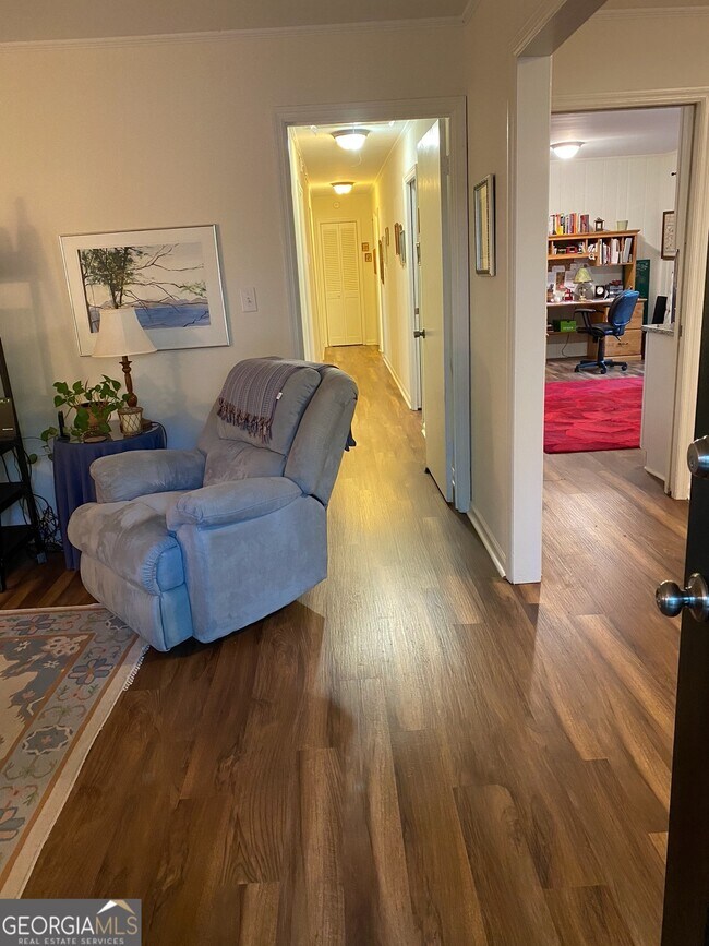 Photo - 245 Springdale St