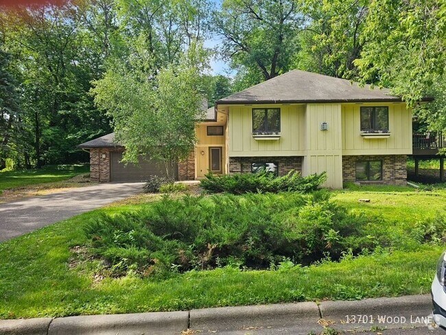 Building Photo - 13701 Wood Ln Rental