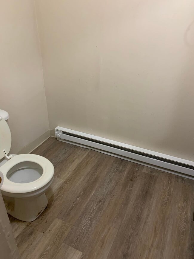 Bathroom - 63 Wilson St Unit 1