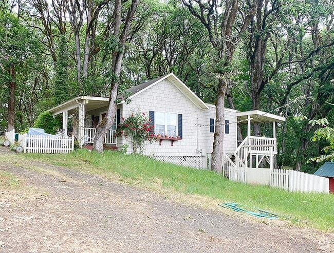 Building Photo - Han795 Unit 795-D Cottage Rental