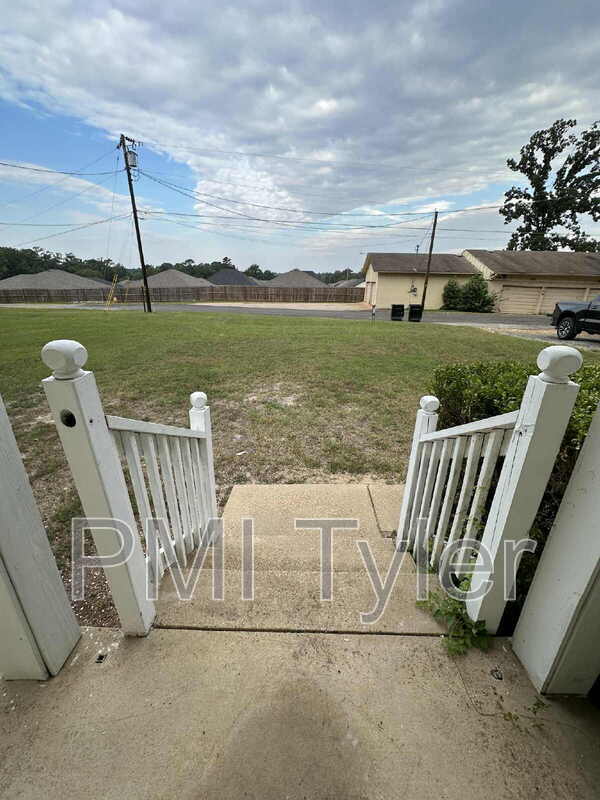 Photo - 107 Tracy Lynn St