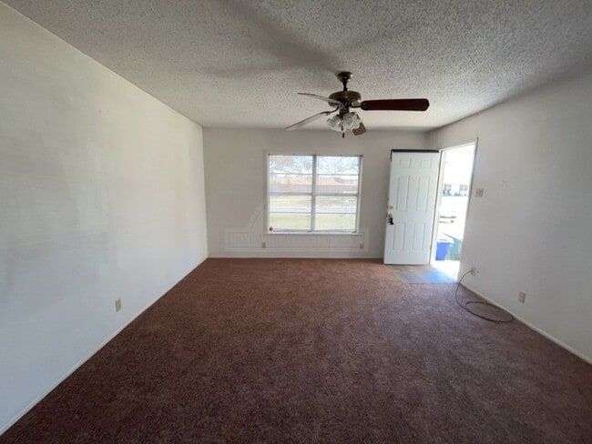 Photo - 805 North Dr