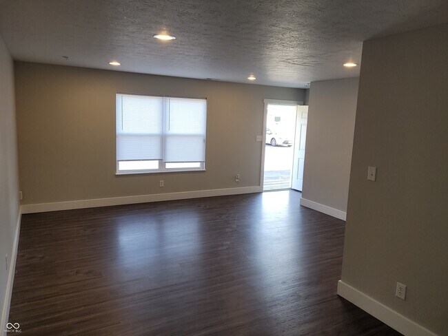 Photo - 144 E Center Dr