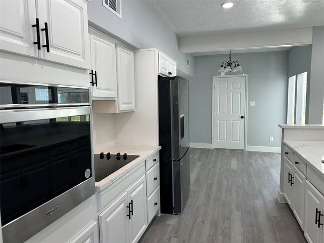 Photo - 5005 Tamarach Dr