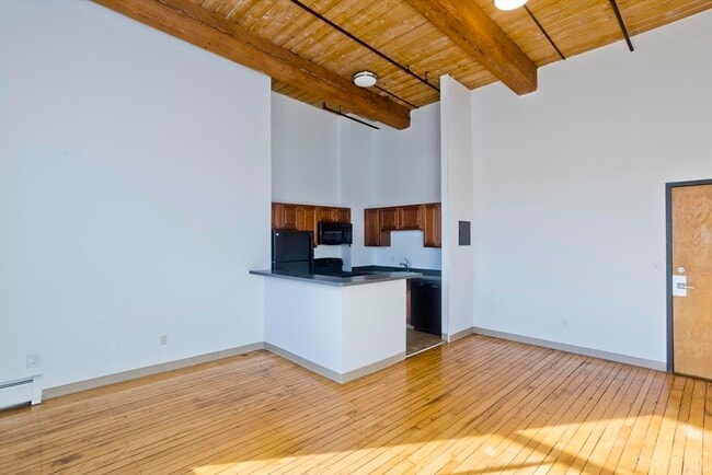 Building Photo - 45 Willow St Unit 1