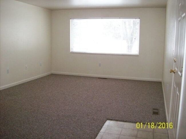 Photo - 343 W Pine St