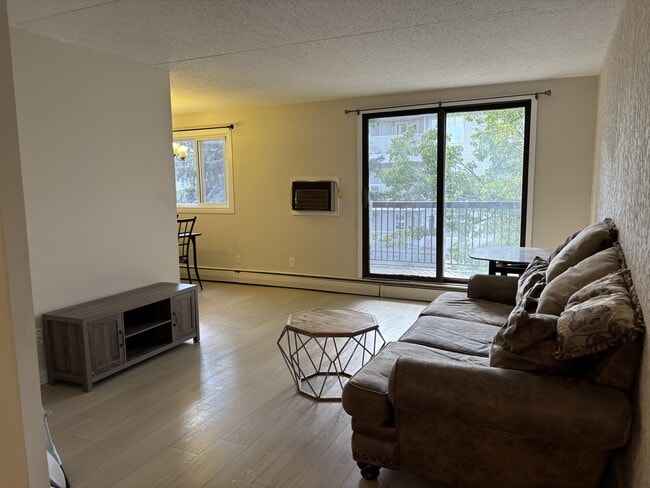 Photo - 18 Schemmer Bay