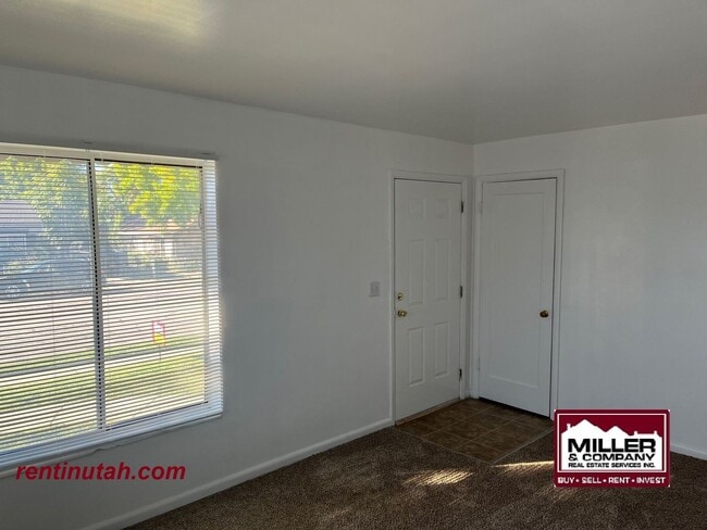 Photo - Cute 2 bedroom Duplex For Rent!!