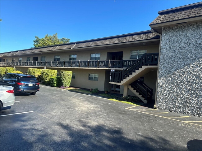Building Photo - 5900 NW 17th Pl Unit 103
