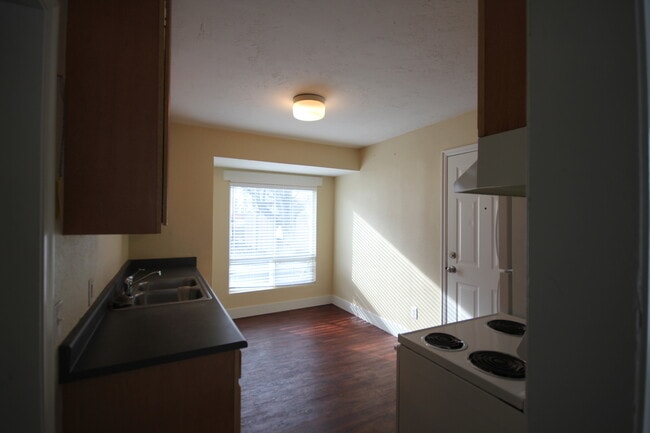 Photo - 3 Bedroom Duplex with Lovely Backyard(Upstairs) Unidad Upstairs