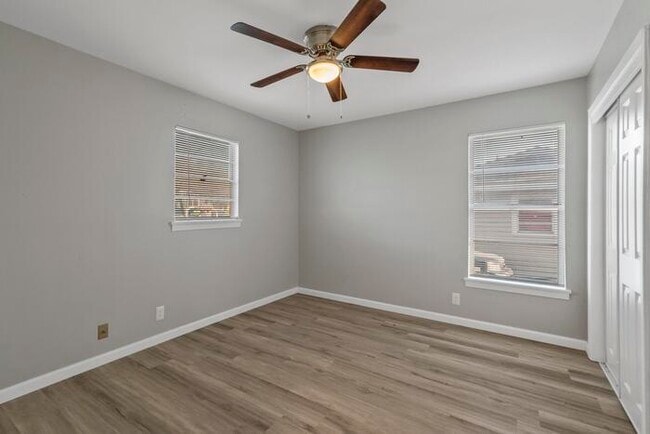 3 Pershing Dr