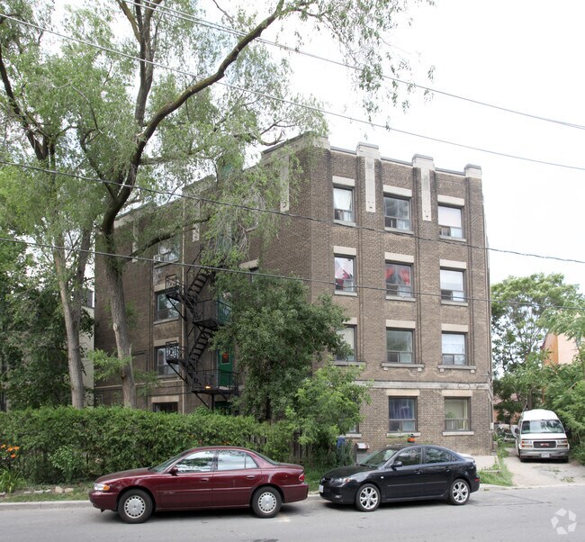 Photo - 1592 Bathurst Street