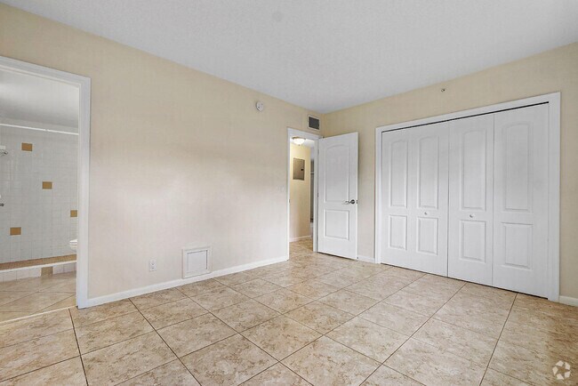 Building Photo - 701 NE 7th Ave Unit 6 Rental
