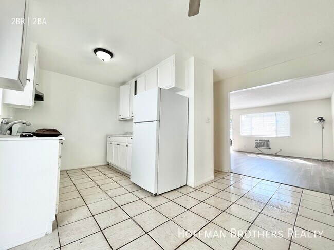 Photo - 4355 Toland Way Unidad 14