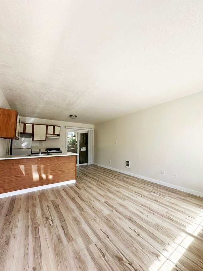 4940-4950 SW 45th Ave