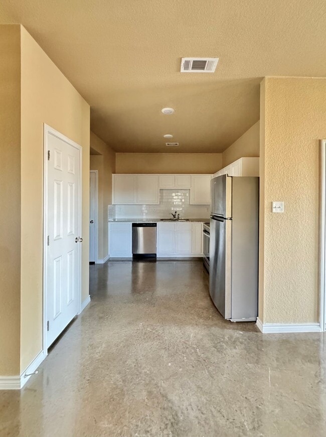 Building Photo - Adorable 3 Bedroom, 2 Bathroom, 1 Car Gara... Rental