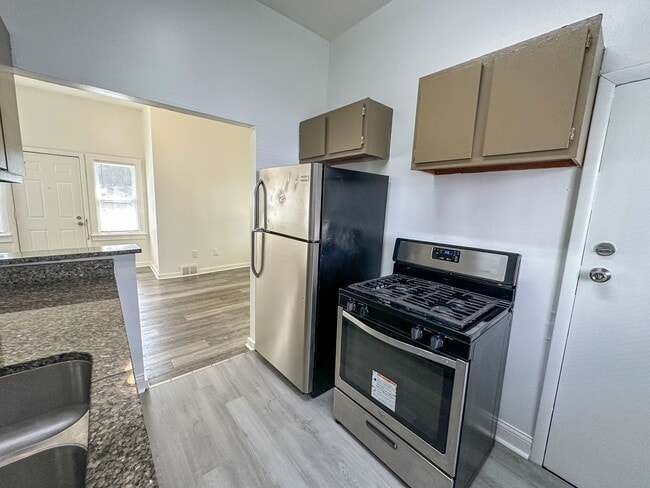 Photo - 613 Fuller Ave SE Unidad 102