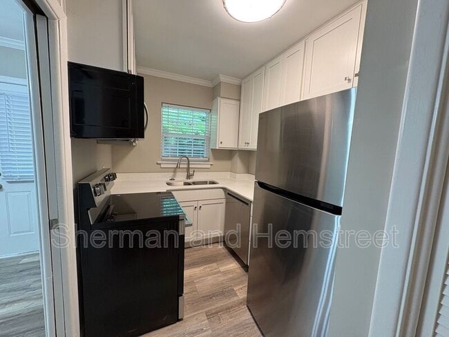 Photo - 2846 Walton Wy