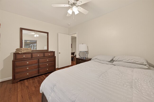 Photo - 2021 Southgate Blvd Unit 4