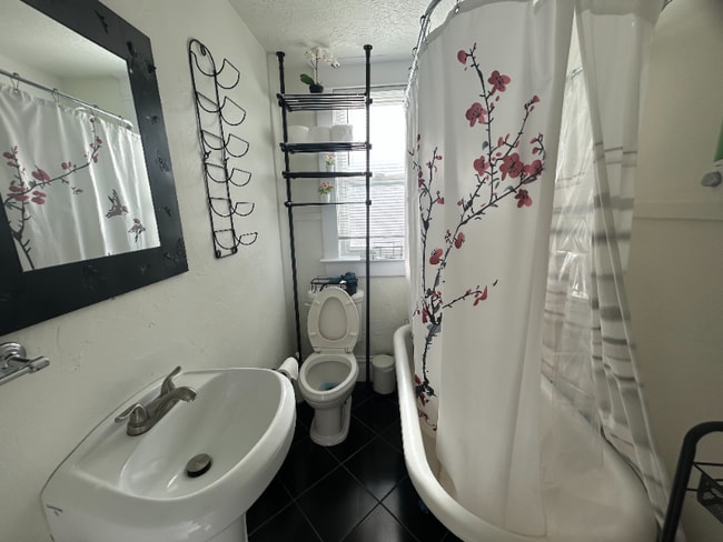 Photo - 859 S Grn St Unidad 4