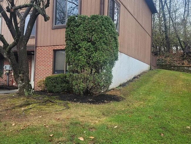 Building Photo - 8-1 Heather Heights