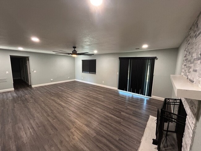 Photo - Don't miss out in North Hanford! 3 bedroom 2 bath with solar!