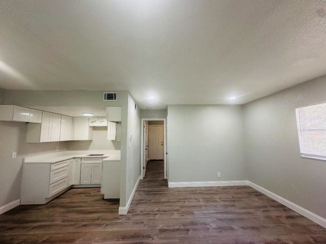 Photo - 618 93rd Ave N Unidad 5