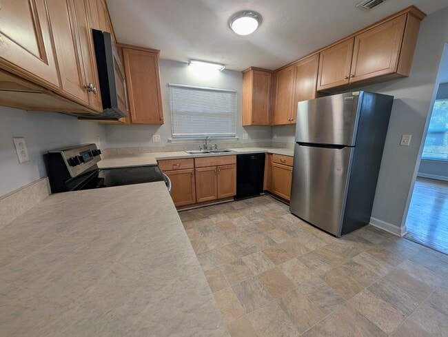 Building Photo - 2114 High Rd