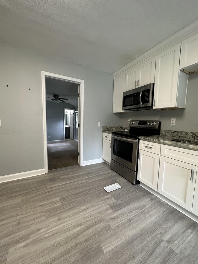 Photo - 3301 Vimy Ridge Ave