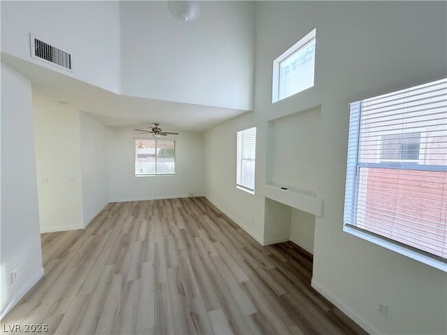 Photo - 9584 Withering Pine St