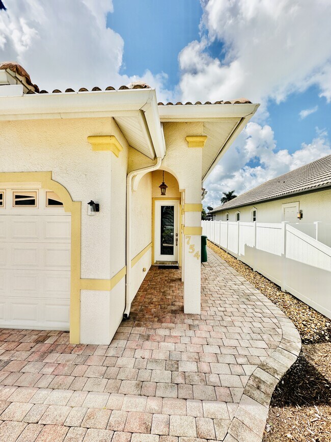 Photo - 754 107th Ave N