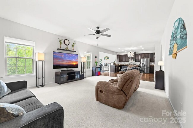 Photo - 6702 Carradale Way