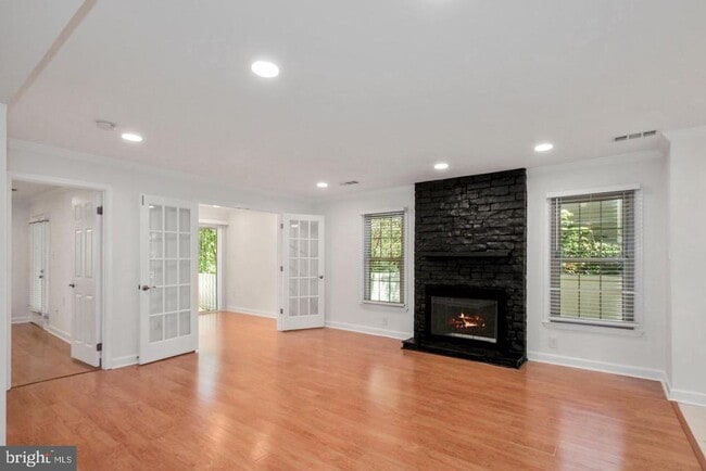Photo - 5801 Linden Square Ct